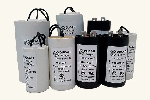 Capacitores